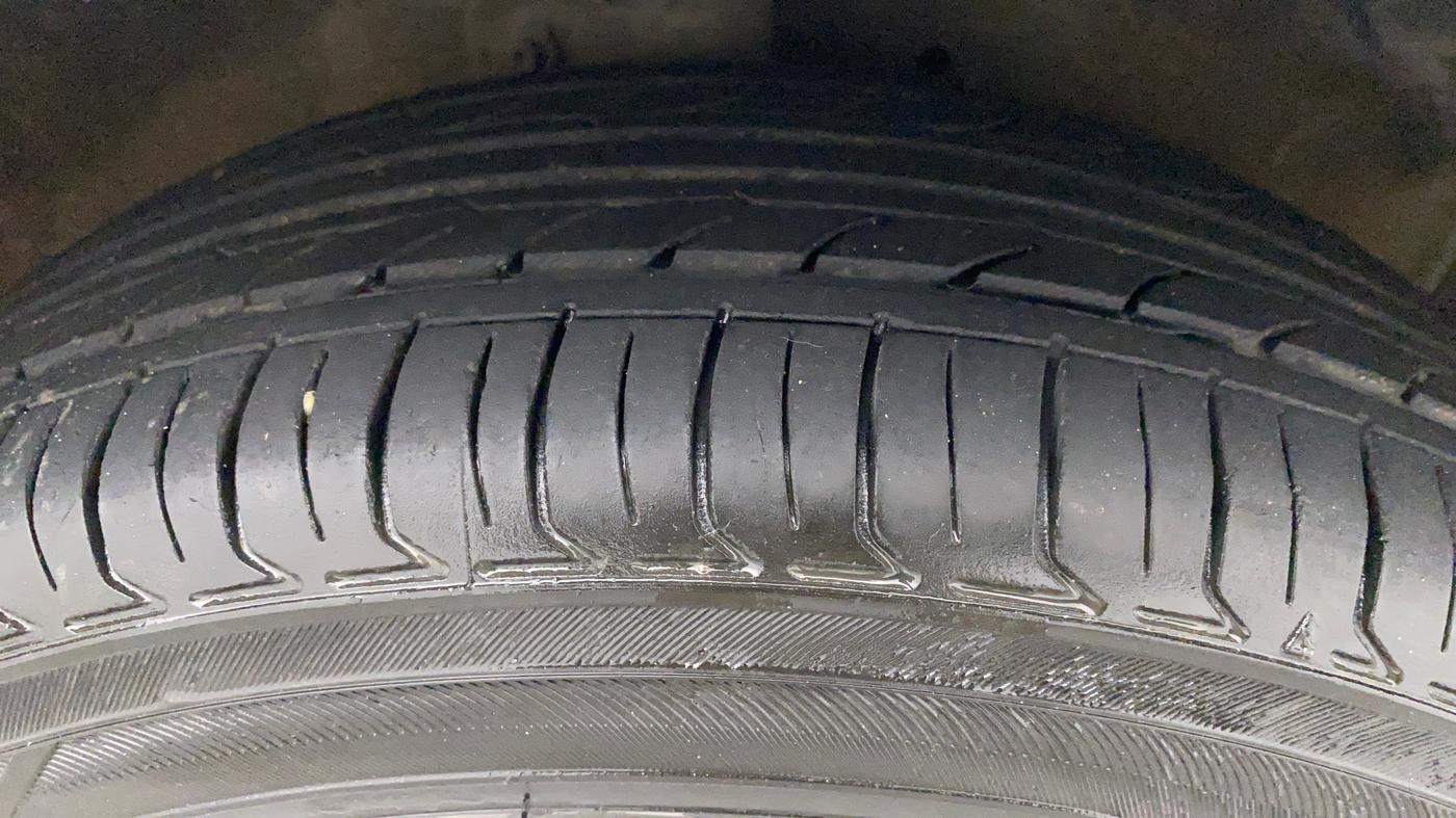 2016 Maruti Celerio VXI (O), Petrol, Manual, 74,862 km, Right Front Tyre Tread