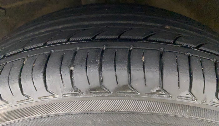 2016 Maruti Celerio VXI (O), Petrol, Manual, 74,862 km, Left Front Tyre Tread