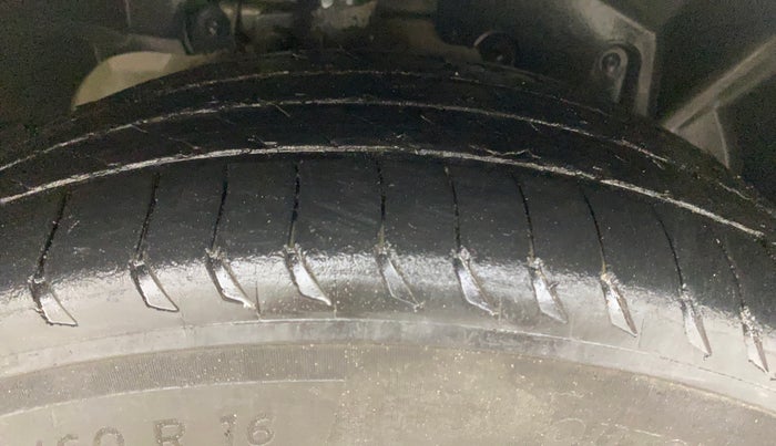 2015 Ford Ecosport TITANIUM 1.5L PETROL AT, Petrol, Automatic, 90,616 km, Right Front Tyre Tread