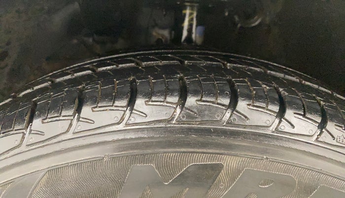 2016 Maruti Baleno DELTA PETROL 1.2, Petrol, Manual, 20,033 km, Left Front Tyre Tread