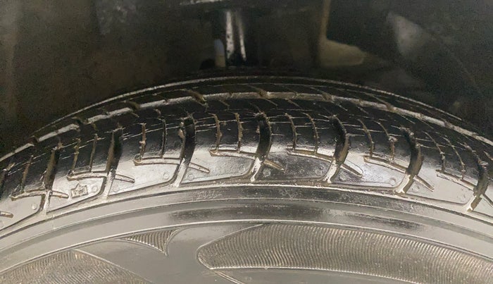 2016 Maruti Baleno DELTA PETROL 1.2, Petrol, Manual, 20,033 km, Right Front Tyre Tread