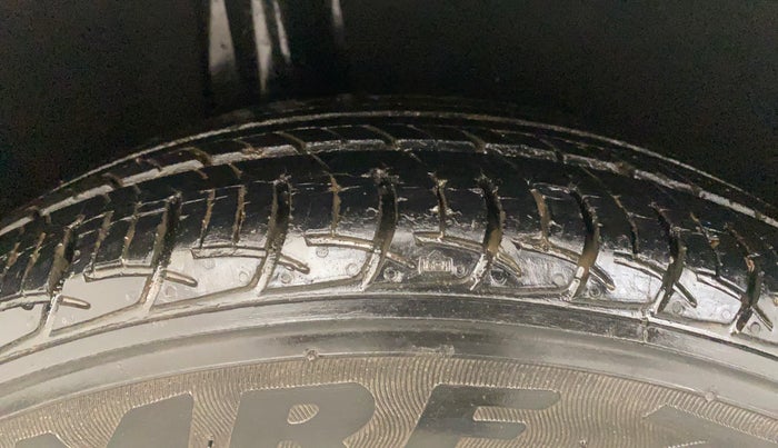 2016 Maruti Baleno DELTA PETROL 1.2, Petrol, Manual, 20,033 km, Right Rear Tyre Tread