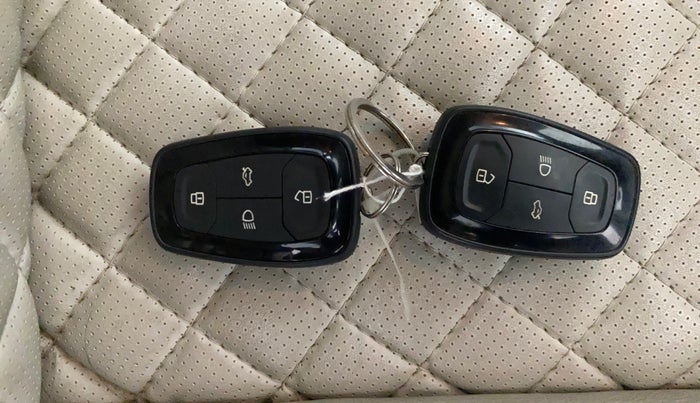 2023 Tata PUNCH CREATIVE  MT, Petrol, Manual, 72,599 km, Key Close Up