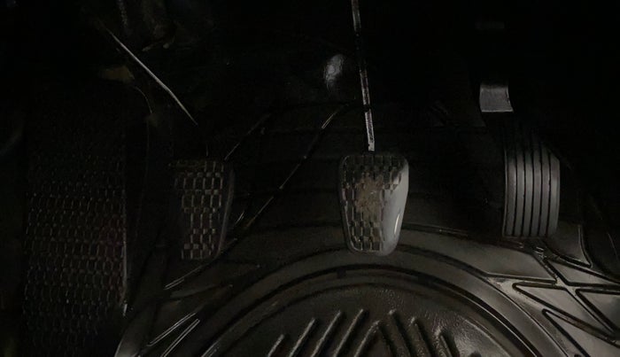 2023 Tata PUNCH CREATIVE  MT, Petrol, Manual, 72,599 km, Pedals