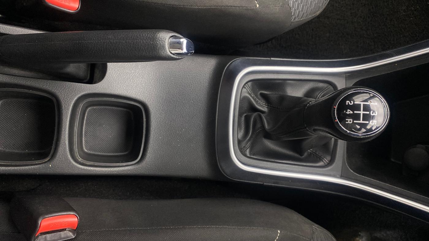2018 Maruti S Cross ZETA 1.3, Diesel, Manual, 39,069 km, Gear Lever