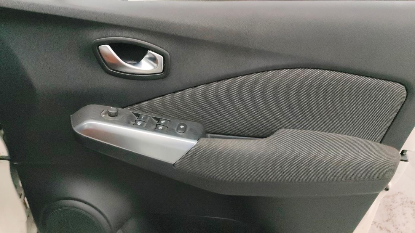 2020 Nissan Kicks XV TURBO 1.3, Petrol, Manual, 33,282 km, Driver Side Door Panels Control