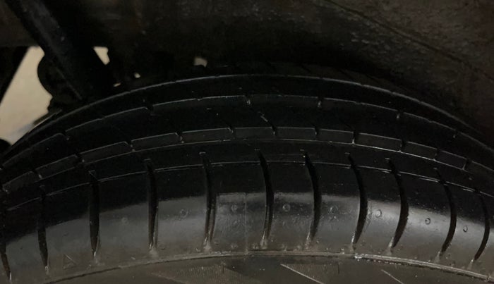 2013 Maruti Wagon R 1.0 LXI CNG, CNG, Manual, 1,02,314 km, Right Rear Tyre Tread