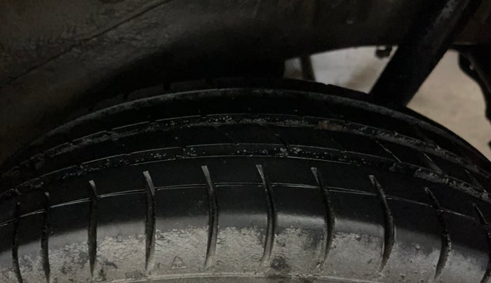 2013 Maruti Wagon R 1.0 LXI CNG, CNG, Manual, 1,02,314 km, Left Rear Tyre Tread