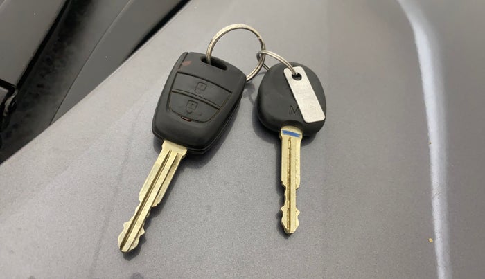 2016 Hyundai Grand i10 MAGNA AT 1.2 KAPPA VTVT, CNG, Automatic, 74,819 km, Key Close Up