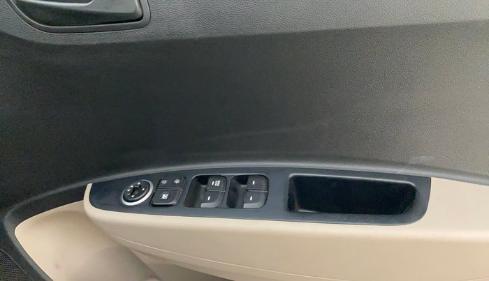 2016 Hyundai Grand i10 MAGNA AT 1.2 KAPPA VTVT, CNG, Automatic, 74,819 km, Driver Side Door Panels Control