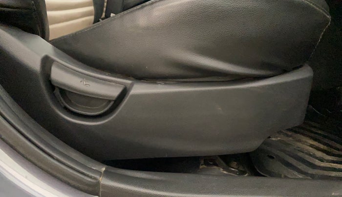 2016 Hyundai Grand i10 MAGNA AT 1.2 KAPPA VTVT, CNG, Automatic, 74,819 km, Driver Side Adjustment Panel