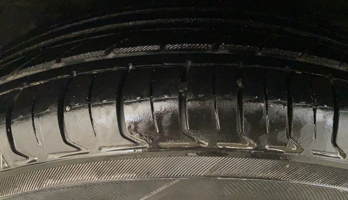 2016 Hyundai Grand i10 MAGNA AT 1.2 KAPPA VTVT, CNG, Automatic, 74,819 km, Right Rear Tyre Tread