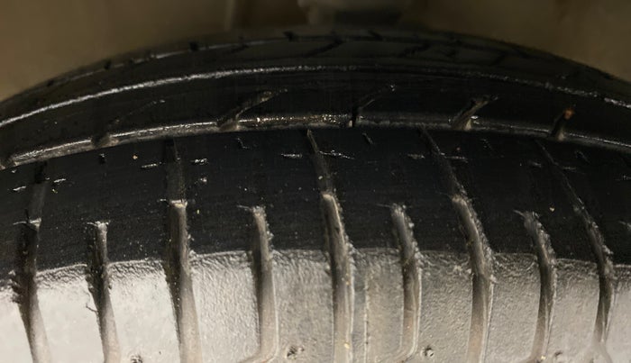 2012 Hyundai i10 SPORTZ 1.2 KAPPA2, Petrol, Manual, 96,653 km, Left Front Tyre Tread