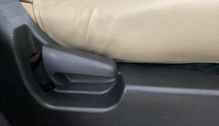 2018 Maruti Wagon R 1.0 VXI, Petrol, Manual, 48,514 km, Driver Side Adjustment Panel
