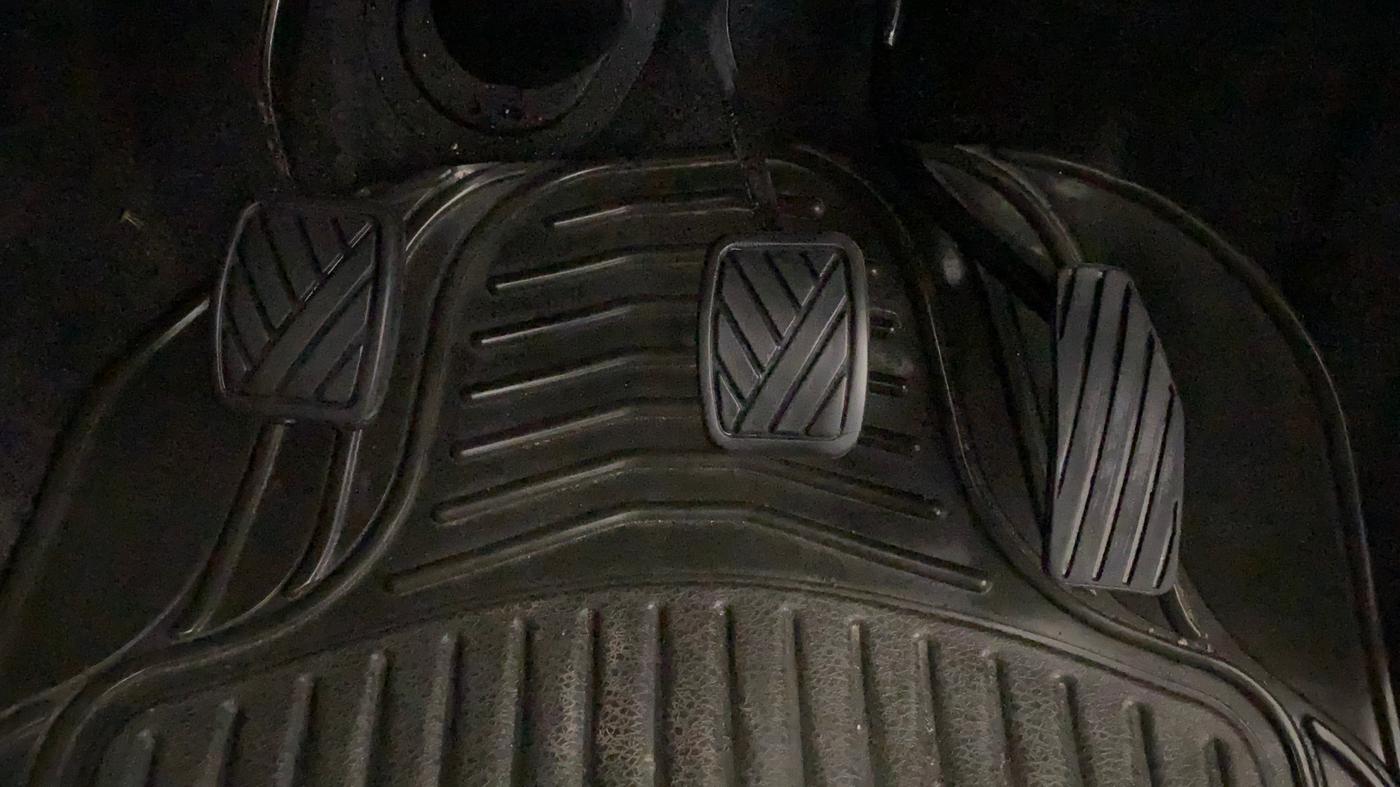 2018 Maruti Wagon R 1.0 VXI, Petrol, Manual, 48,523 km, Pedals