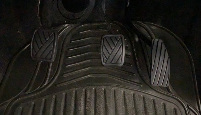 2018 Maruti Wagon R 1.0 VXI, Petrol, Manual, 48,514 km, Pedals