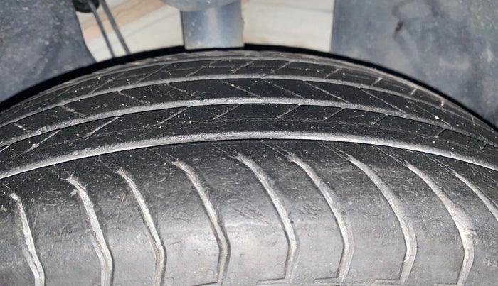 2022 Skoda KUSHAQ AMBITION 1.0L TSI MT, Petrol, Manual, 39,998 km, Right Front Tyre Tread