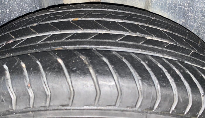 2022 Skoda KUSHAQ AMBITION 1.0L TSI MT, Petrol, Manual, 39,998 km, Right Rear Tyre Tread