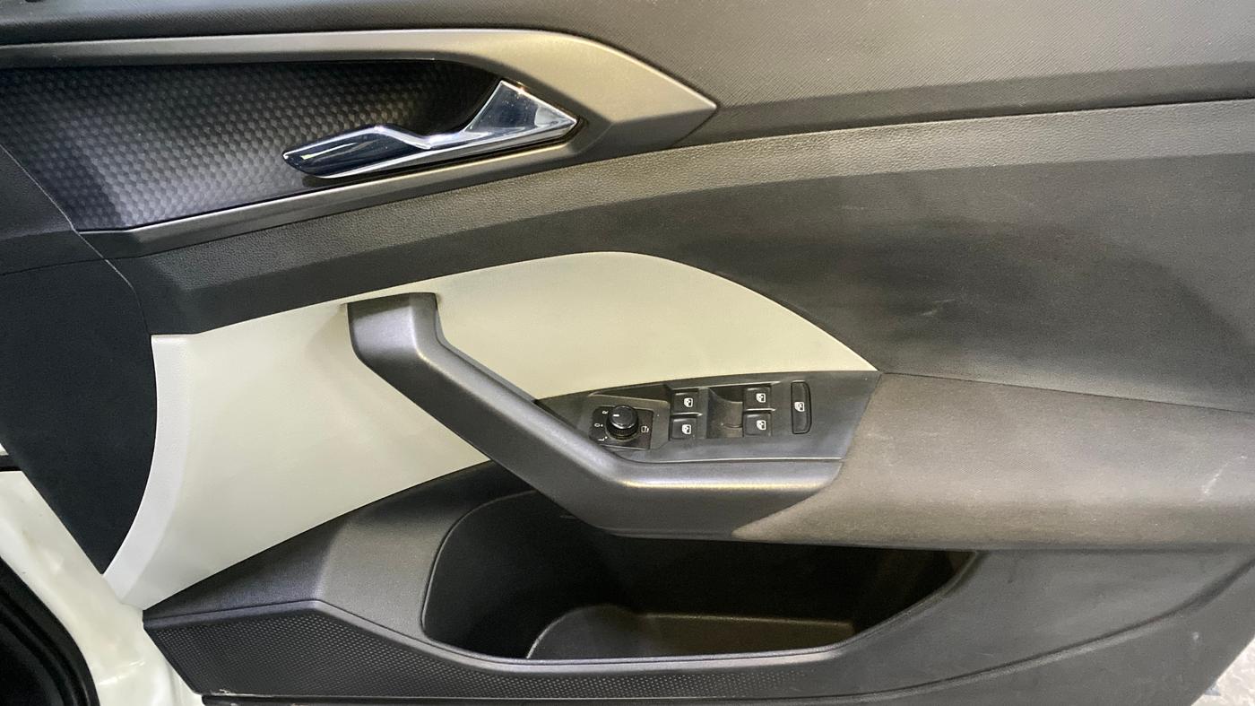 2022 Skoda KUSHAQ AMBITION 1.0L TSI MT, Petrol, Manual, 39,998 km, Driver Side Door Panels Control