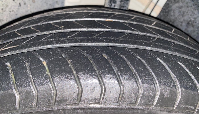 2022 Skoda KUSHAQ AMBITION 1.0L TSI MT, Petrol, Manual, 39,998 km, Left Front Tyre Tread