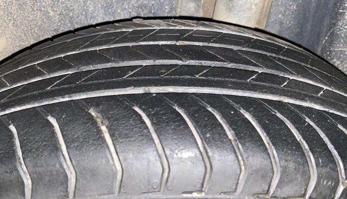 2022 Skoda KUSHAQ AMBITION 1.0L TSI MT, Petrol, Manual, 39,998 km, Left Rear Tyre Tread