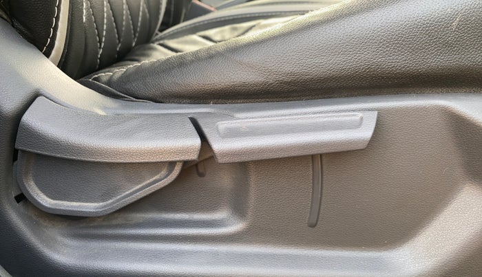 2021 Hyundai GRAND I10 NIOS SPORTZ AMT 1.2 KAPPA VTVT, Petrol, Automatic, 30,399 km, Driver Side Adjustment Panel