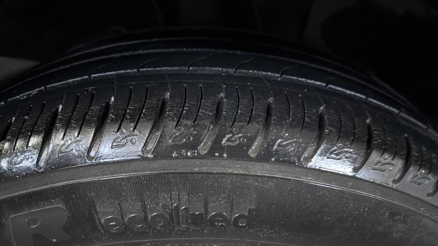 2021 Hyundai VENUE SX PLUS 1.0 TURBO DCT, Petrol, Automatic, 26,008 km, Right Front Tyre Tread