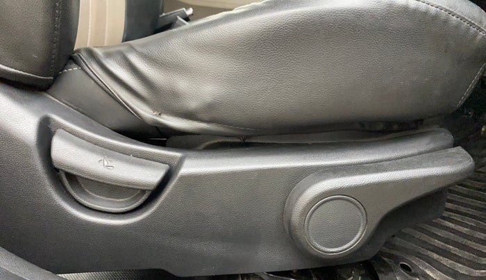 2015 Hyundai Grand i10 ASTA AT 1.2 KAPPA VTVT, Petrol, Automatic, 57,352 km, Driver Side Adjustment Panel