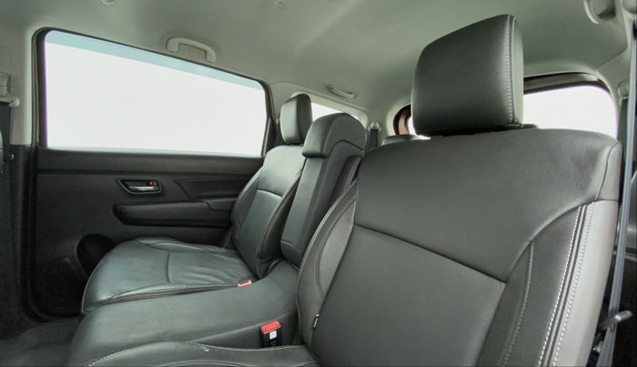 2021 Maruti XL6 ALPHA AT SHVS, Petrol, Automatic, 17,341 km, Right Side Rear Door Cabin