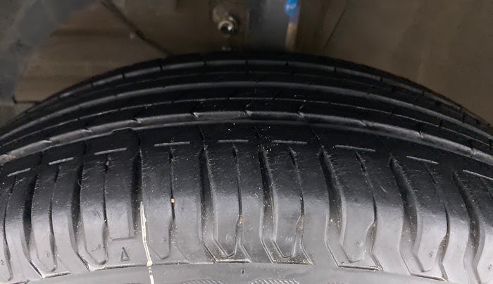 2021 Maruti XL6 ALPHA AT SHVS, Petrol, Automatic, 17,341 km, Left Front Tyre Tread