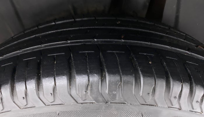 2021 Maruti XL6 ALPHA AT SHVS, Petrol, Automatic, 17,341 km, Left Rear Tyre Tread