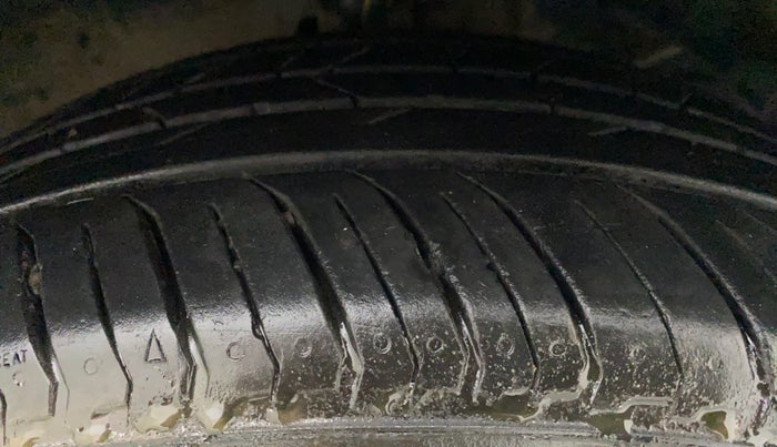 2016 Maruti Baleno ZETA PETROL 1.2, Petrol, Manual, 97,811 km, Right Front Tyre Tread