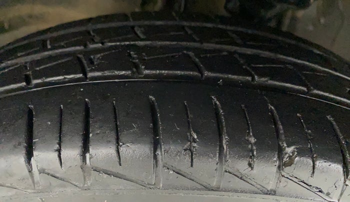 2019 Maruti Alto LXI, Petrol, Manual, 27,896 km, Left Front Tyre Tread