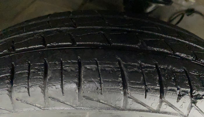 2019 Maruti Alto LXI, Petrol, Manual, 27,896 km, Right Front Tyre Tread