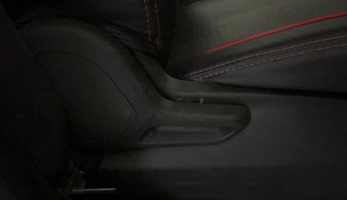 2020 Tata Tiago XE 1.2 REVOTRON, CNG, Manual, 44,053 km, Driver Side Adjustment Panel