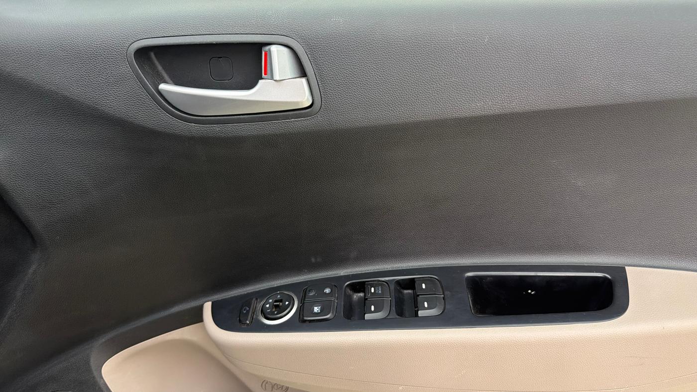 2018 Hyundai Grand i10 ASTA 1.2 KAPPA VTVT, Petrol, Manual, 46,806 km, Driver Side Door Panels Control