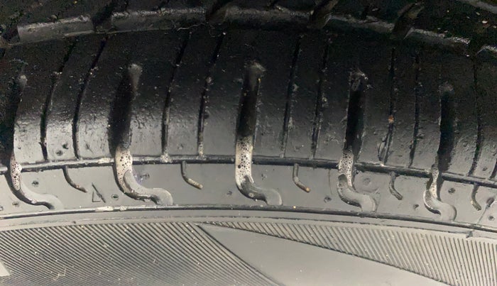 2018 Renault Kwid RXL, Petrol, Manual, 38,166 km, Right Front Tyre Tread