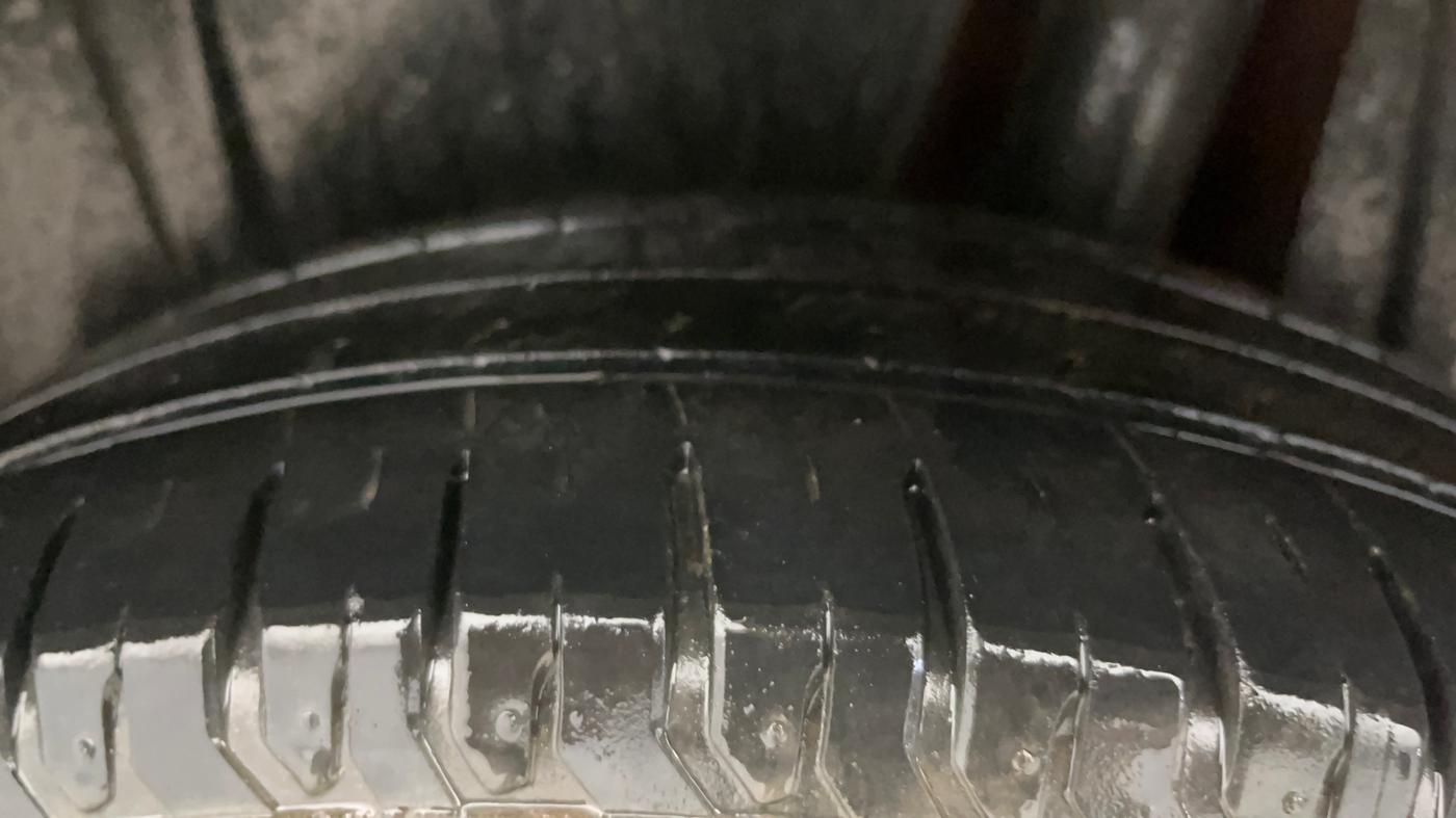 2022 Maruti Ertiga ZXI+ AT SHVS, Petrol, Automatic, 33,804 km, Left Rear Tyre Tread