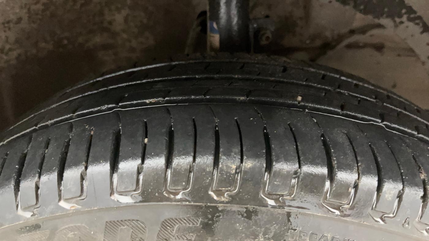 2022 Maruti Ertiga ZXI+ AT SHVS, Petrol, Automatic, 33,804 km, Right Front Tyre Tread