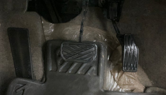 2022 Maruti Ertiga ZXI+ AT SHVS, Petrol, Automatic, 33,053 km, Pedals