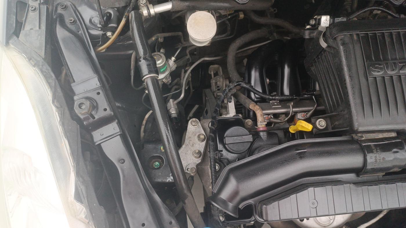 2015 Maruti Swift VXI, Petrol, Manual, 92,353 km, Engine View - Right