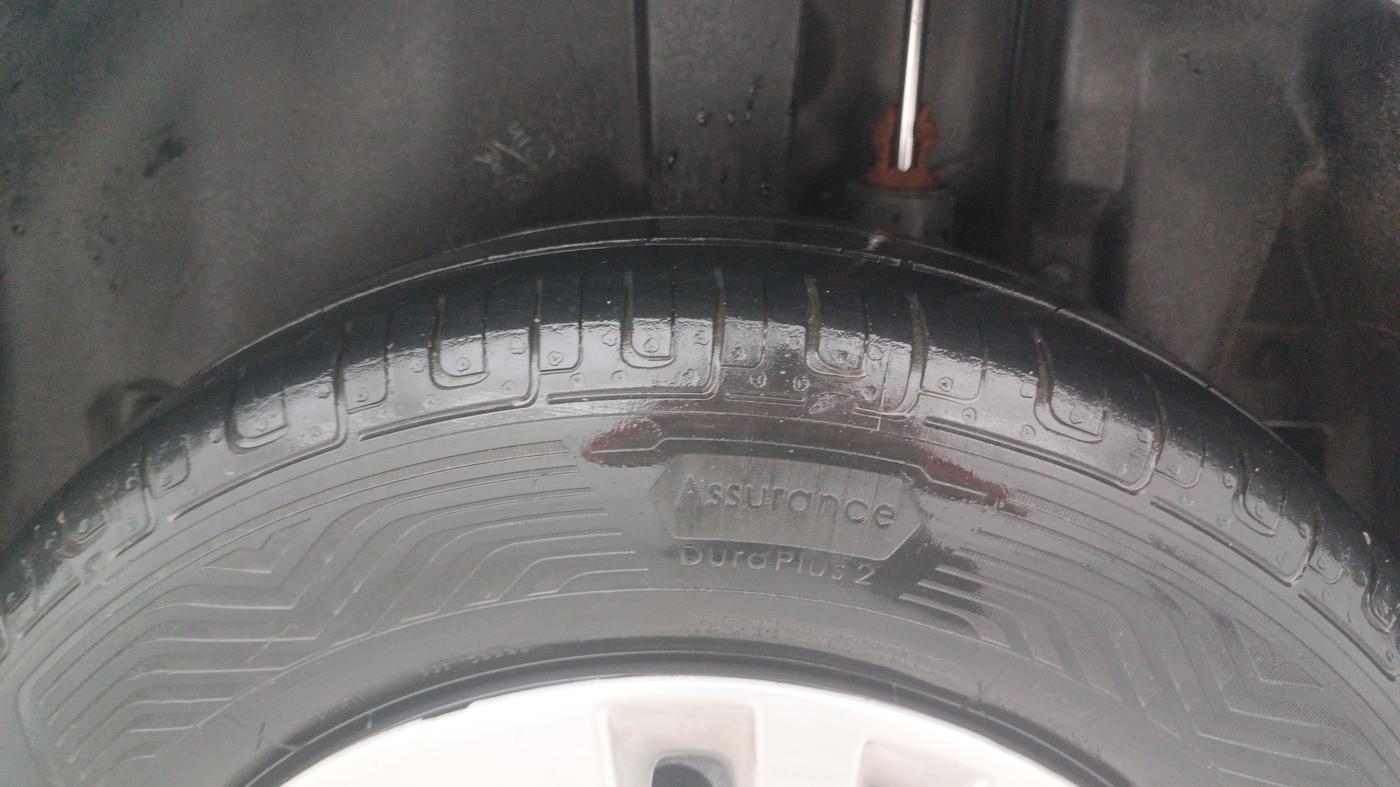 2015 Maruti Swift VXI, Petrol, Manual, 92,353 km, Left Rear Tyre Tread