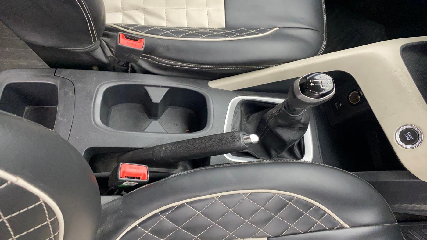 2024 Nissan MAGNITE XV MT, Petrol, Manual, 18,365 km, Gear Lever