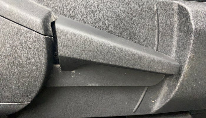 2024 Nissan MAGNITE XV MT, Petrol, Manual, 18,224 km, Driver Side Adjustment Panel