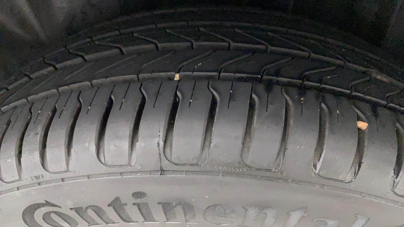 2018 Volkswagen Vento HIGHLINE PLUS 1.2 AT 16 ALLOY, Petrol, Automatic, 30,593 km, Left Rear Tyre Tread