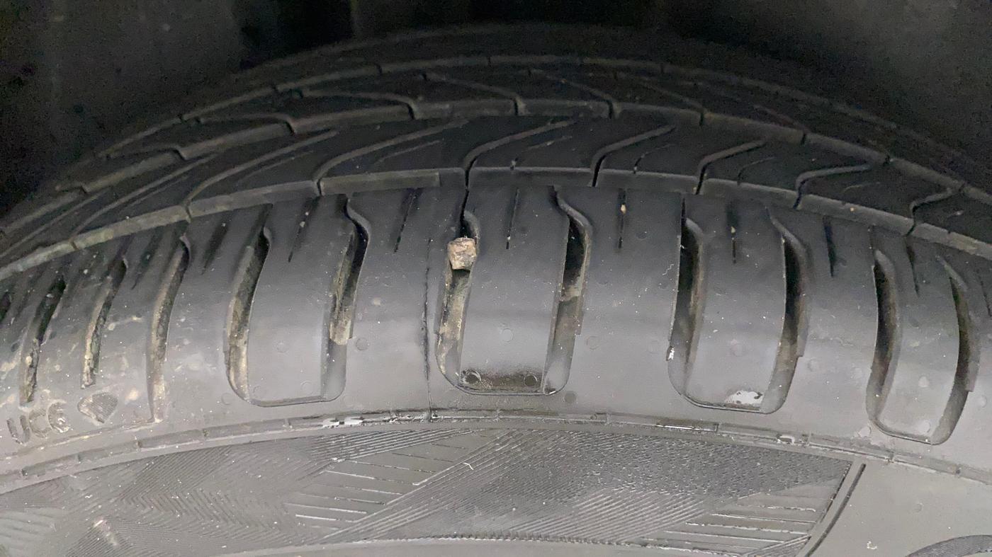 2018 Volkswagen Vento HIGHLINE PLUS 1.2 AT 16 ALLOY, Petrol, Automatic, 30,593 km, Right Rear Tyre Tread