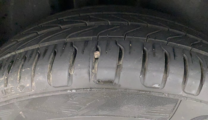 2018 Volkswagen Vento HIGHLINE PLUS 1.2 AT 16 ALLOY, Petrol, Automatic, 30,593 km, Right Rear Tyre Tread