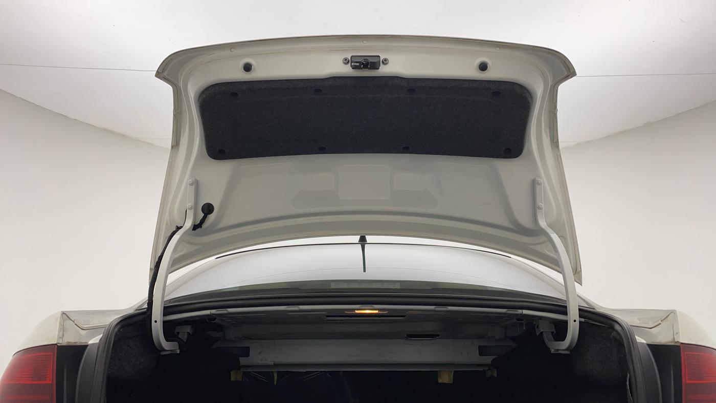 2018 Volkswagen Vento HIGHLINE PLUS 1.2 AT 16 ALLOY, Petrol, Automatic, 30,593 km, Boot Door Open