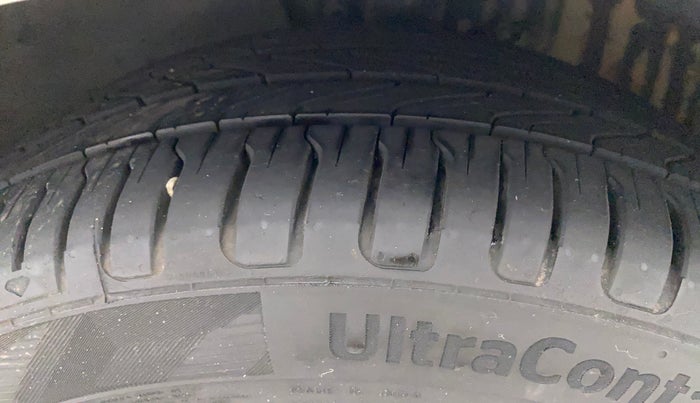 2018 Volkswagen Vento HIGHLINE PLUS 1.2 AT 16 ALLOY, Petrol, Automatic, 30,593 km, Left Front Tyre Tread