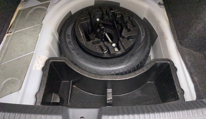 2018 Volkswagen Vento HIGHLINE PLUS 1.2 AT 16 ALLOY, Petrol, Automatic, 30,593 km, Spare Tyre